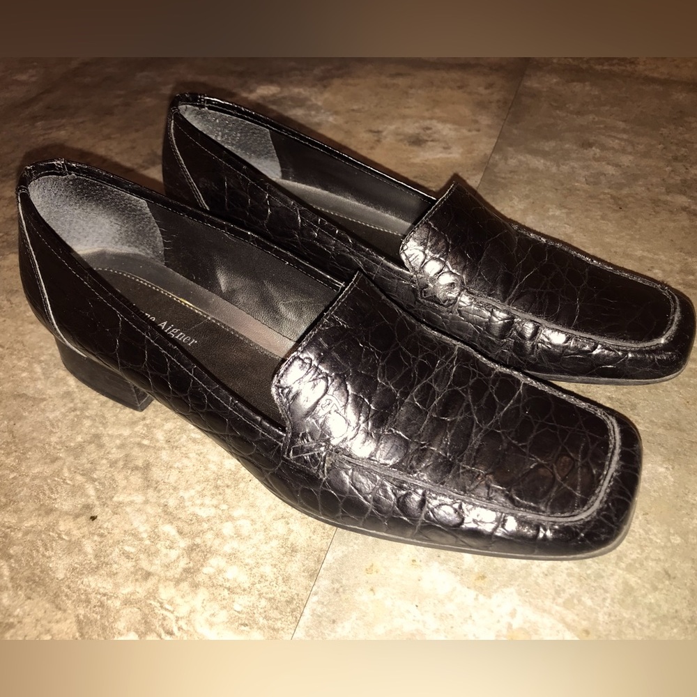 Women’s black shoes. Leather flats. Etienne Aigner, size 7